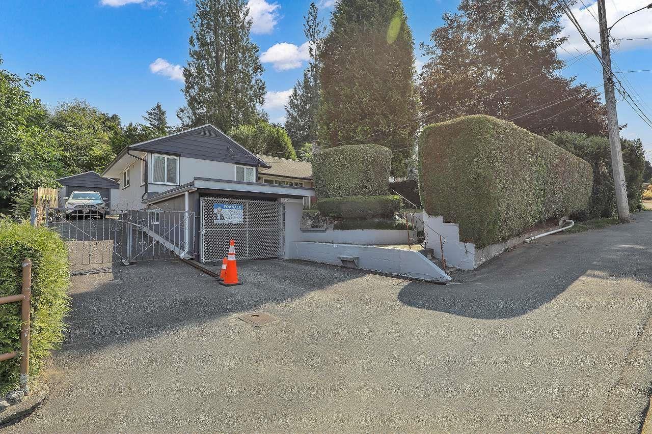 Photo 3 of 2374 Hillside Drive, Abbotsford BC