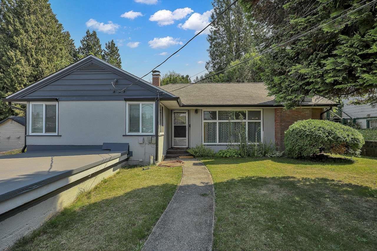 Photo 2 of 2374 Hillside Drive, Abbotsford BC