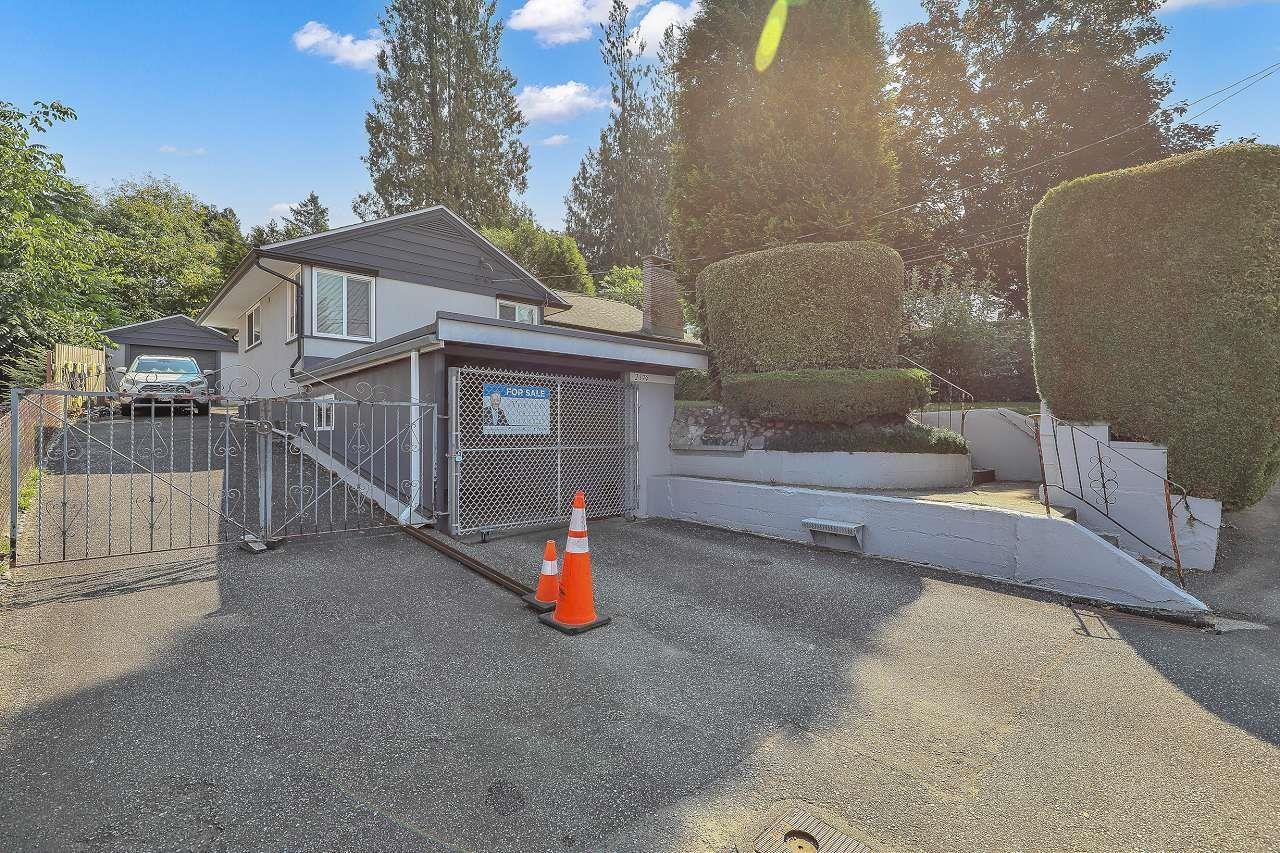 Photo 32 of 2374 Hillside Drive, Abbotsford BC