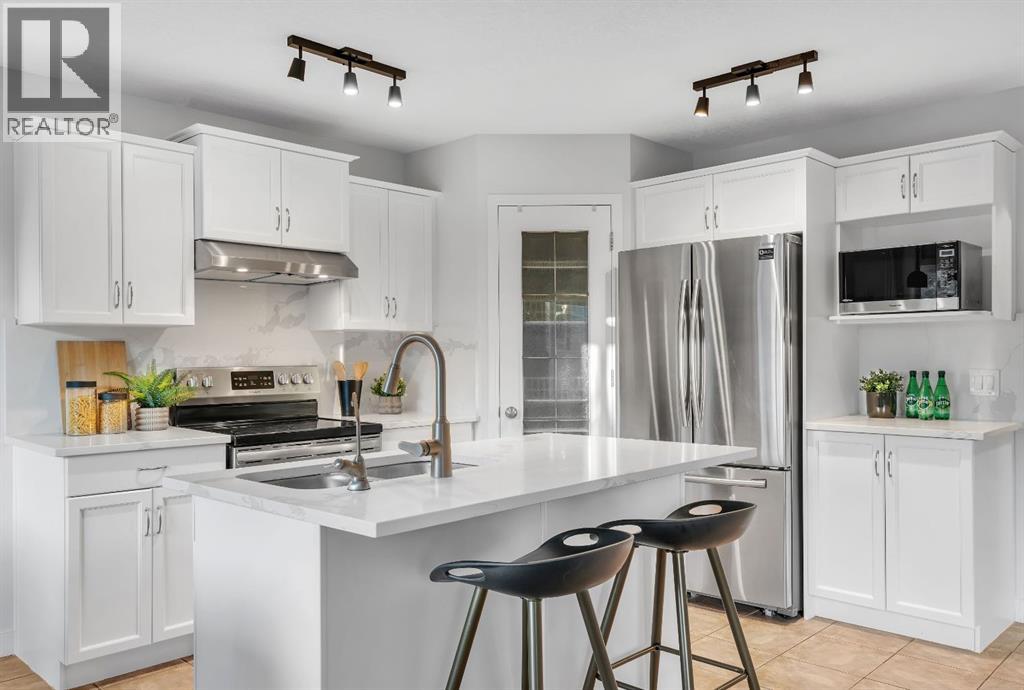 Photo 11 of 151 Kincora Drive Nw, Calgary AB