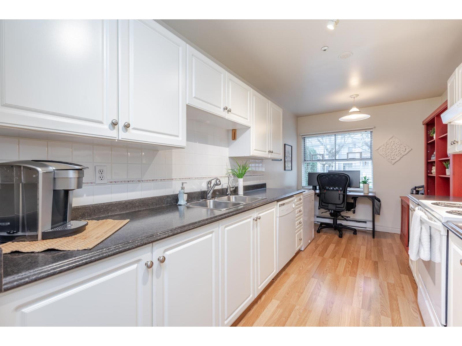 Photo 13 of 44 5670 208 Street, Langley BC