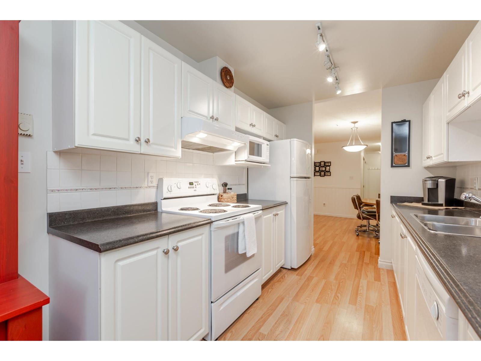 Photo 12 of 44 5670 208 Street, Langley BC