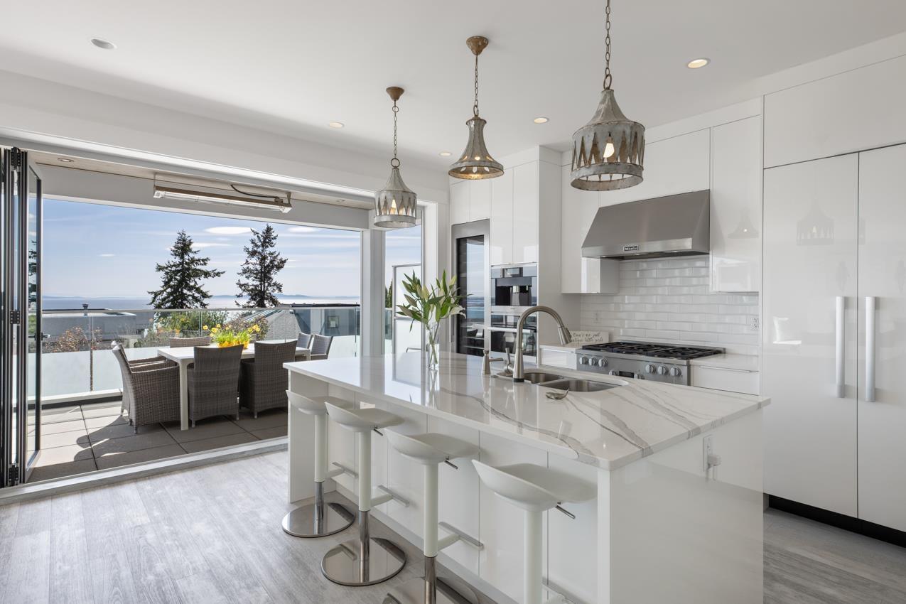 15374 ROYAL AVENUE, White Rock