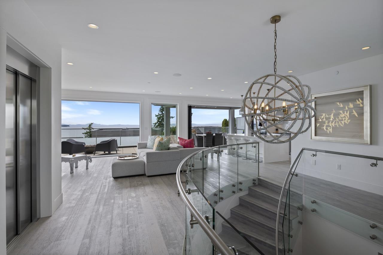 15374 ROYAL AVENUE, White Rock