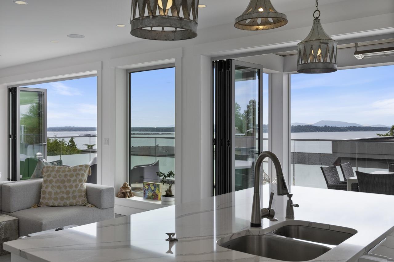 15374 ROYAL AVENUE, White Rock