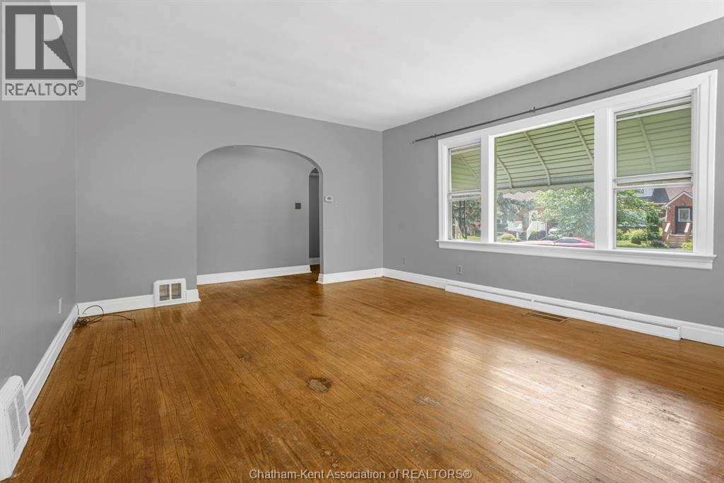 Photo 11 of 5 Buckingham Avenue, Chatham ON