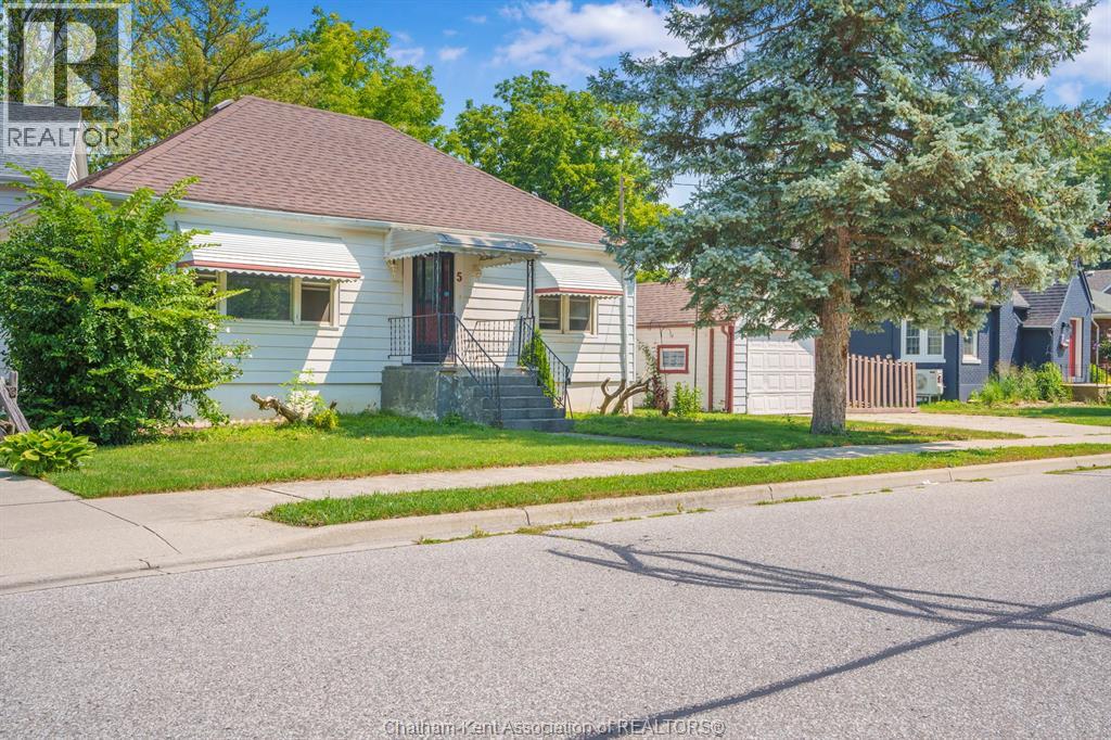 Photo 4 of 5 Buckingham Avenue, Chatham ON