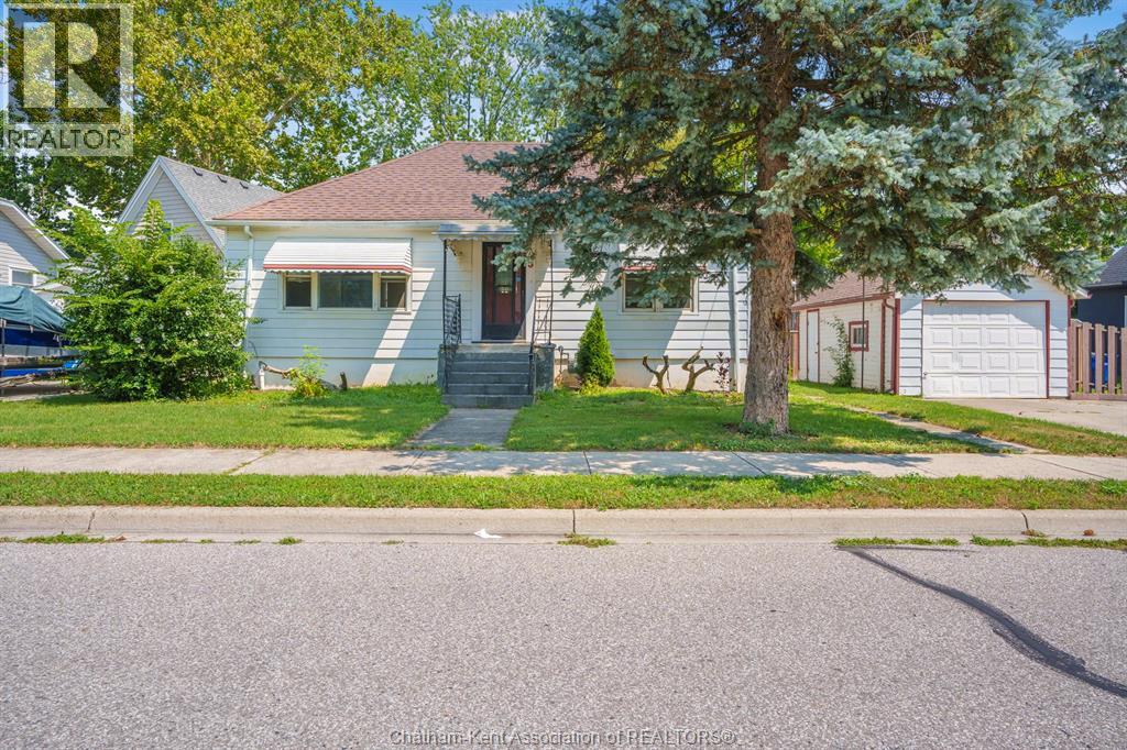 Photo 3 of 5 Buckingham Avenue, Chatham ON