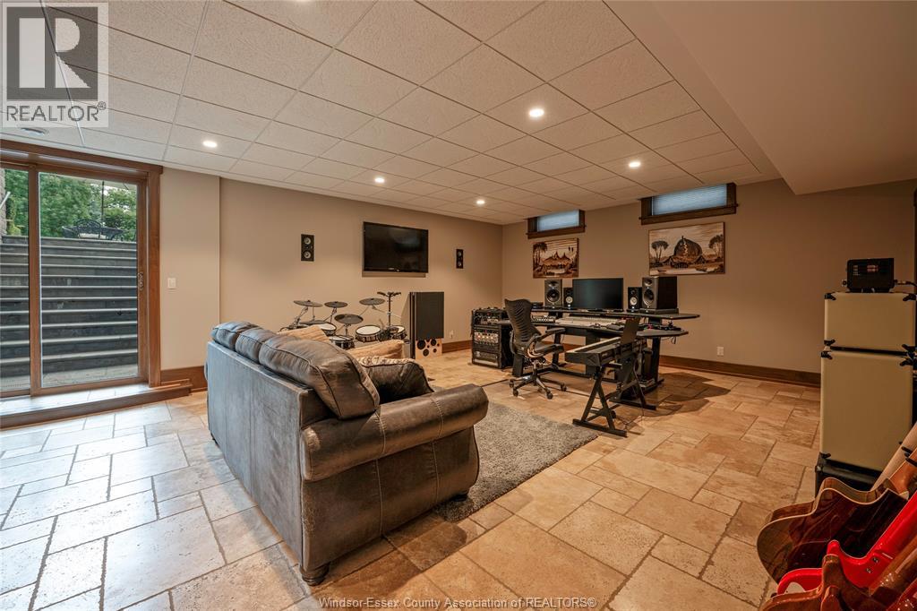 Photo 30 of 9 Houston Avenue, Kingsville ON