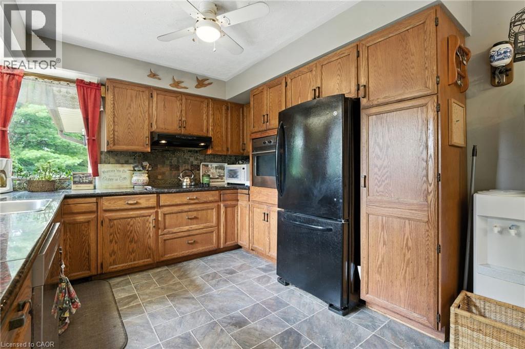 Photo 15 of 6101 Walkers Line, Burlington ON