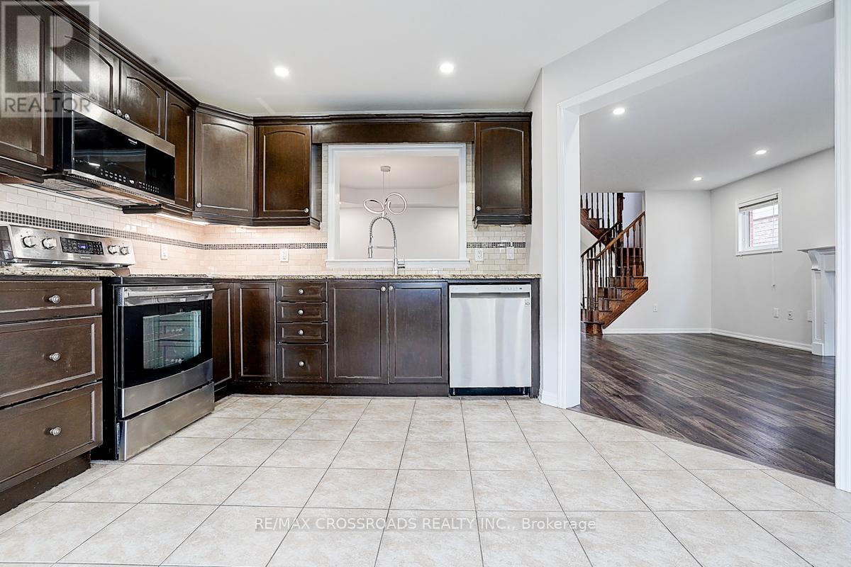 Photo 20 of 9 Whiterose Lane, Whitchurchstouffville ON