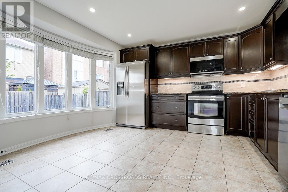 Photo 17 of 9 Whiterose Lane, Whitchurchstouffville ON