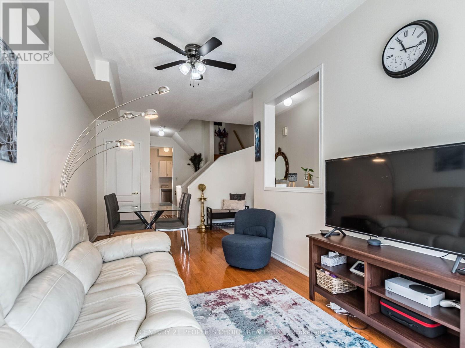 Photo 10 of 29 435 Hensall Circle, Mississauga ON
