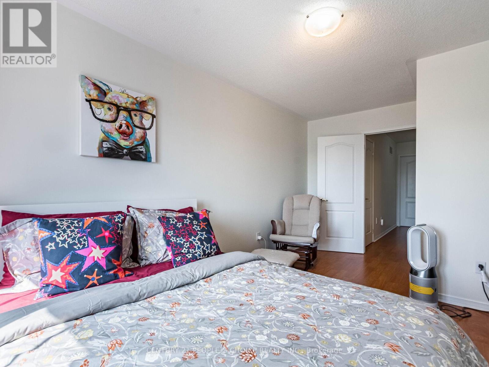 Photo 22 of 29 435 Hensall Circle, Mississauga ON