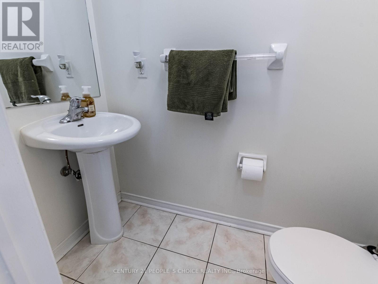 Photo 19 of 29 435 Hensall Circle, Mississauga ON
