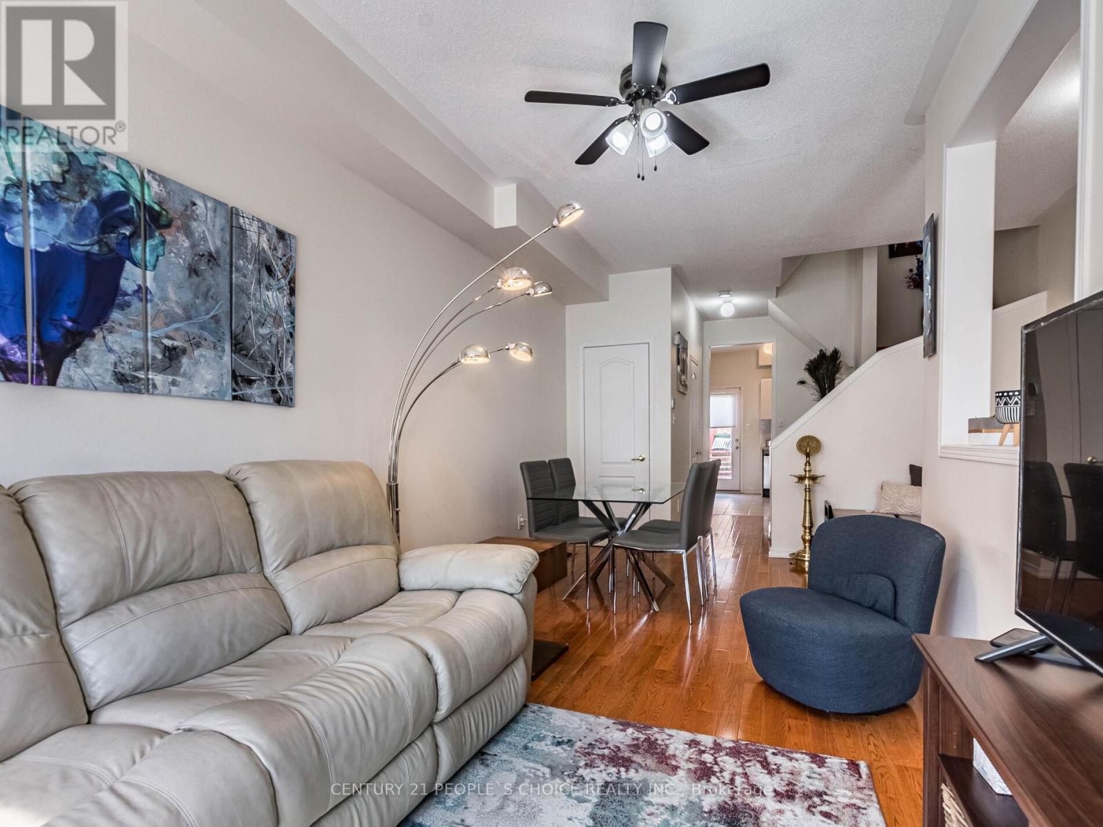 Photo 9 of 29 435 Hensall Circle, Mississauga ON