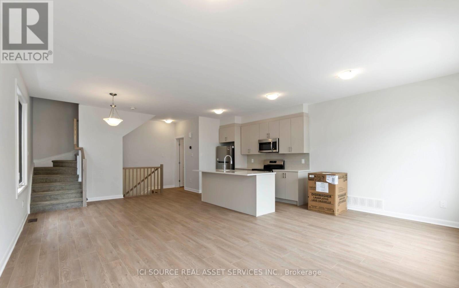Photo 8 of 418 Silverberry Private, Ottawa ON