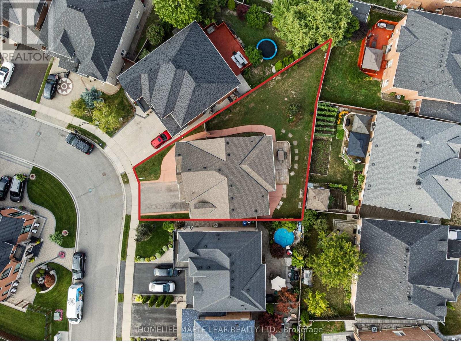 Photo 42 of 18 Regis Circle, Brampton ON