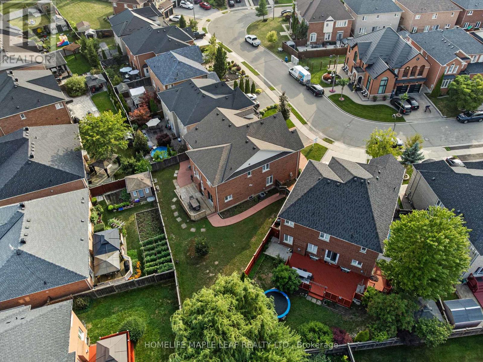 Photo 47 of 18 Regis Circle, Brampton ON