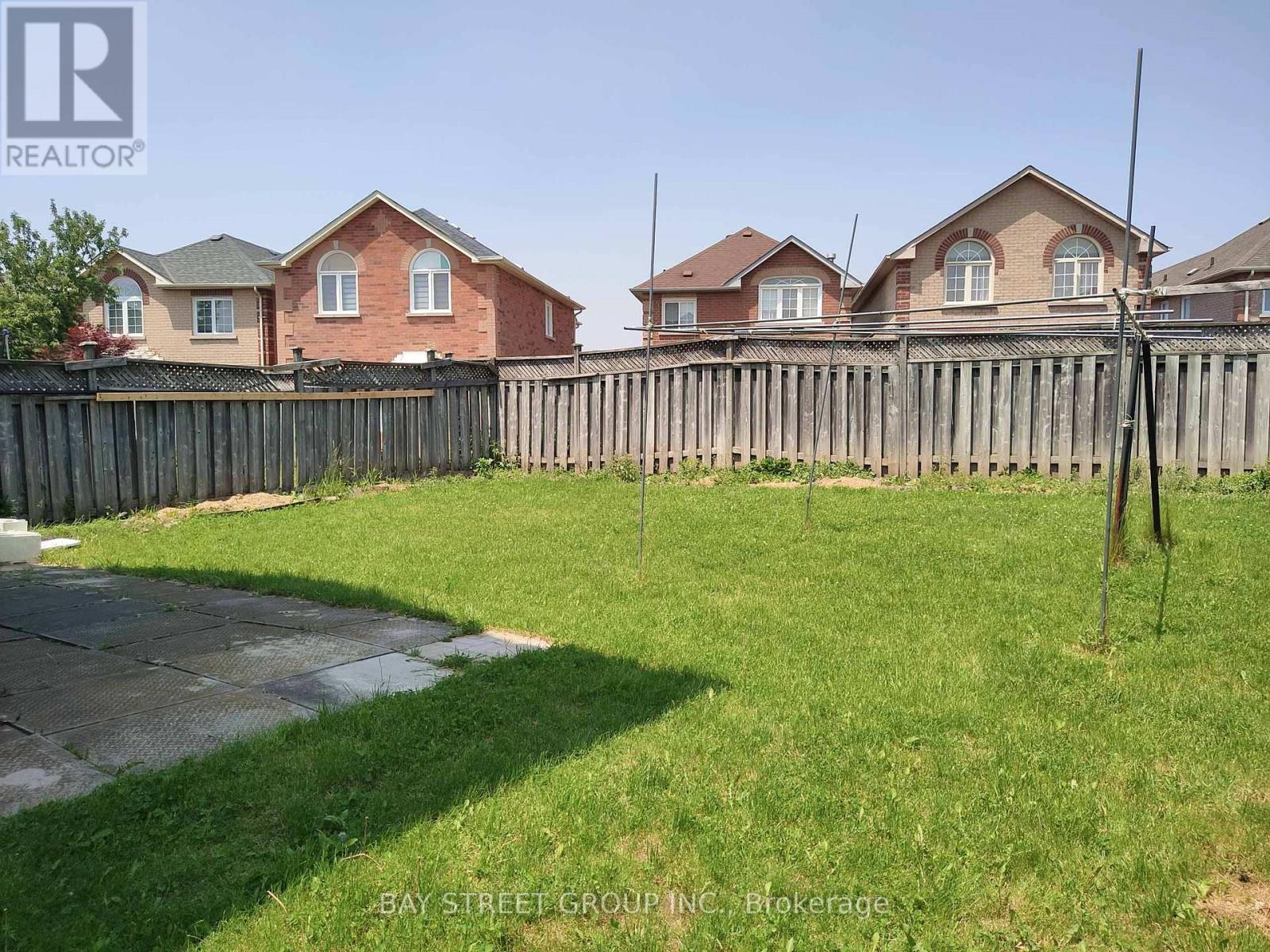 Photo 8 of 76 Greensboro Drive, Markham ON