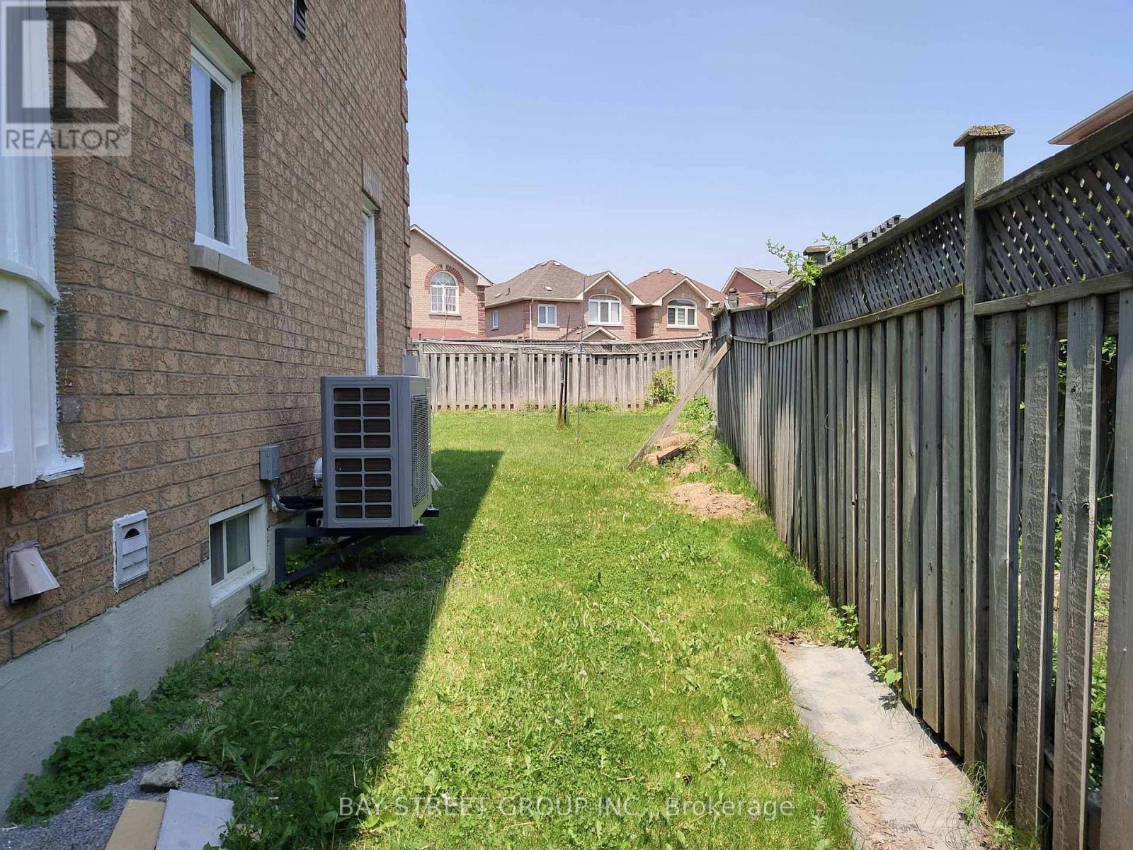 Photo 6 of 76 Greensboro Drive, Markham ON