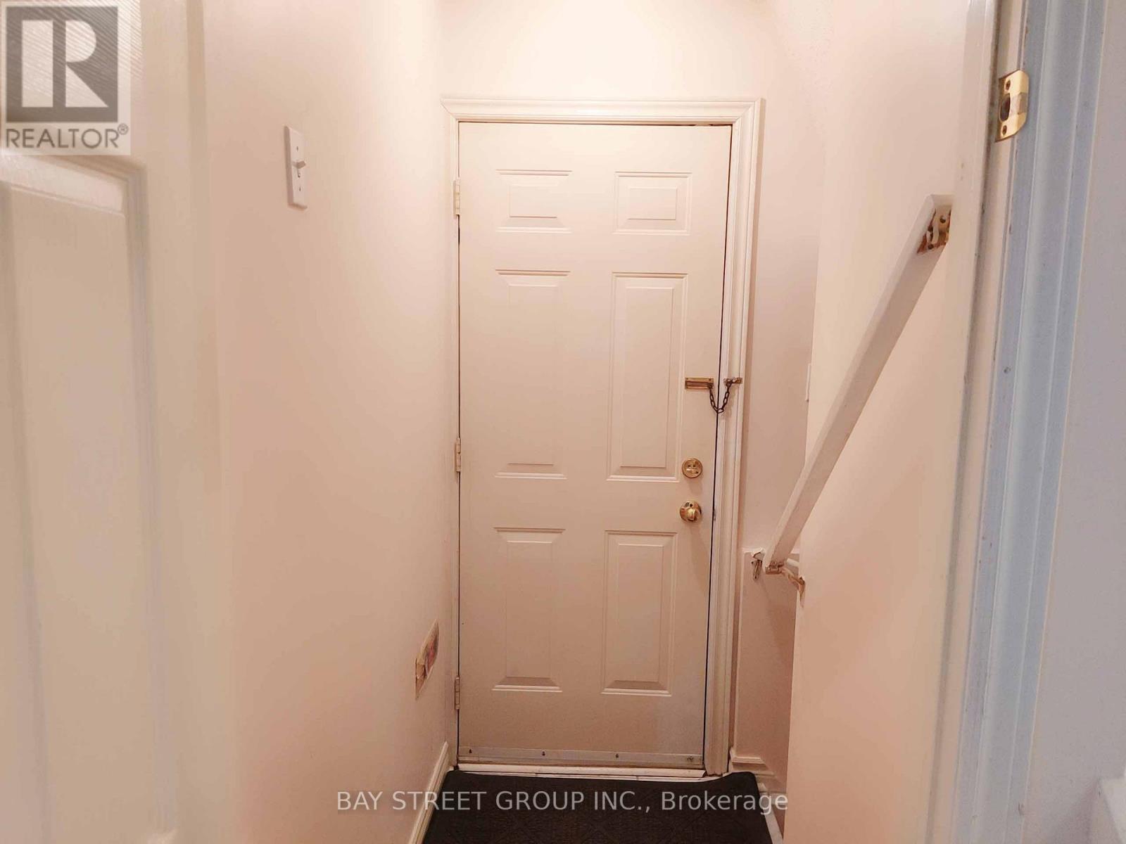 Photo 4 of 76 Greensboro Drive, Markham ON