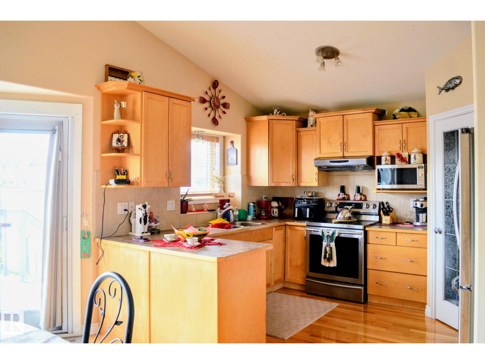 Photo 8 of 16832 79 St Nw, Edmonton AB