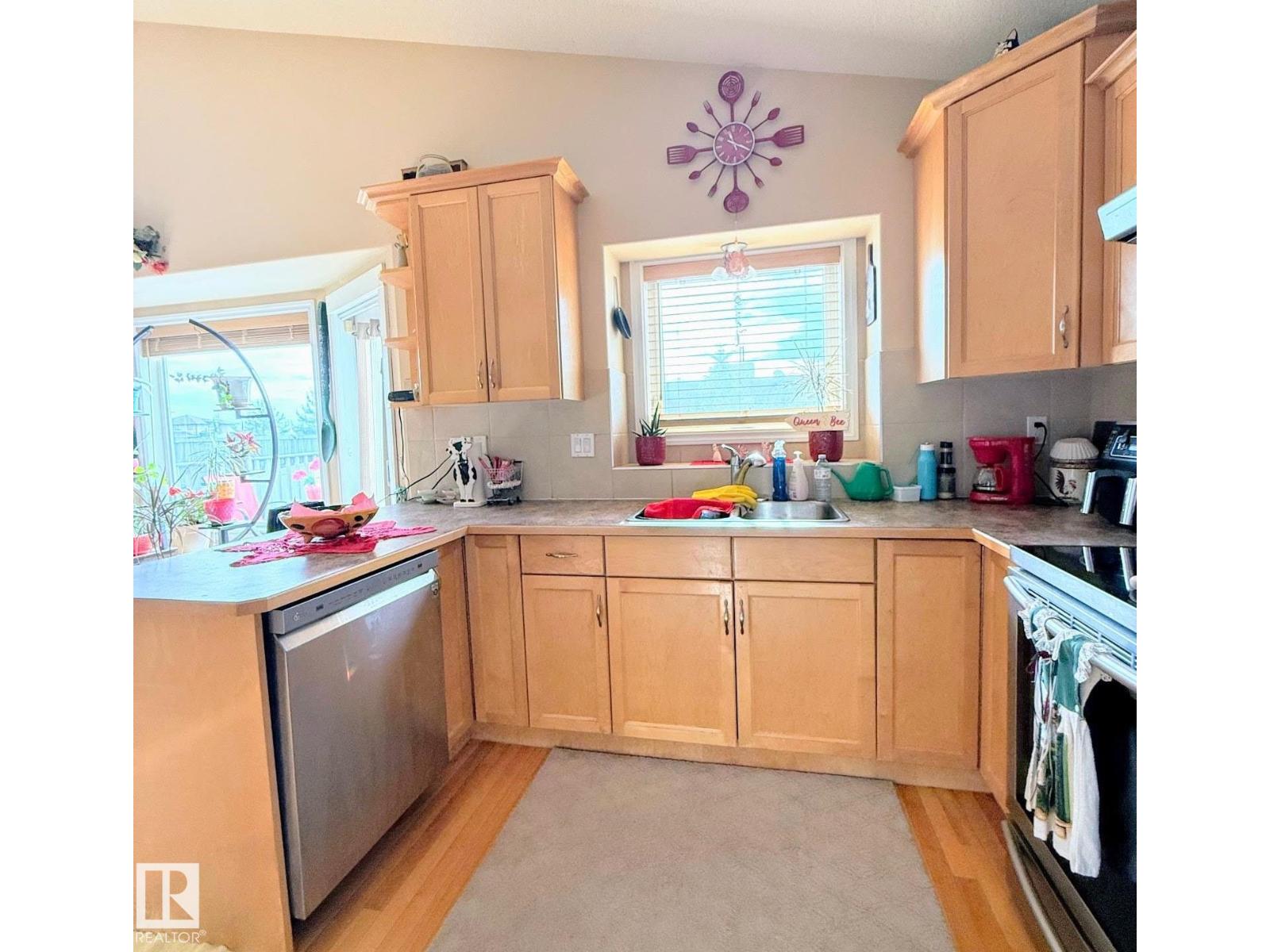 Photo 9 of 16832 79 St Nw, Edmonton AB