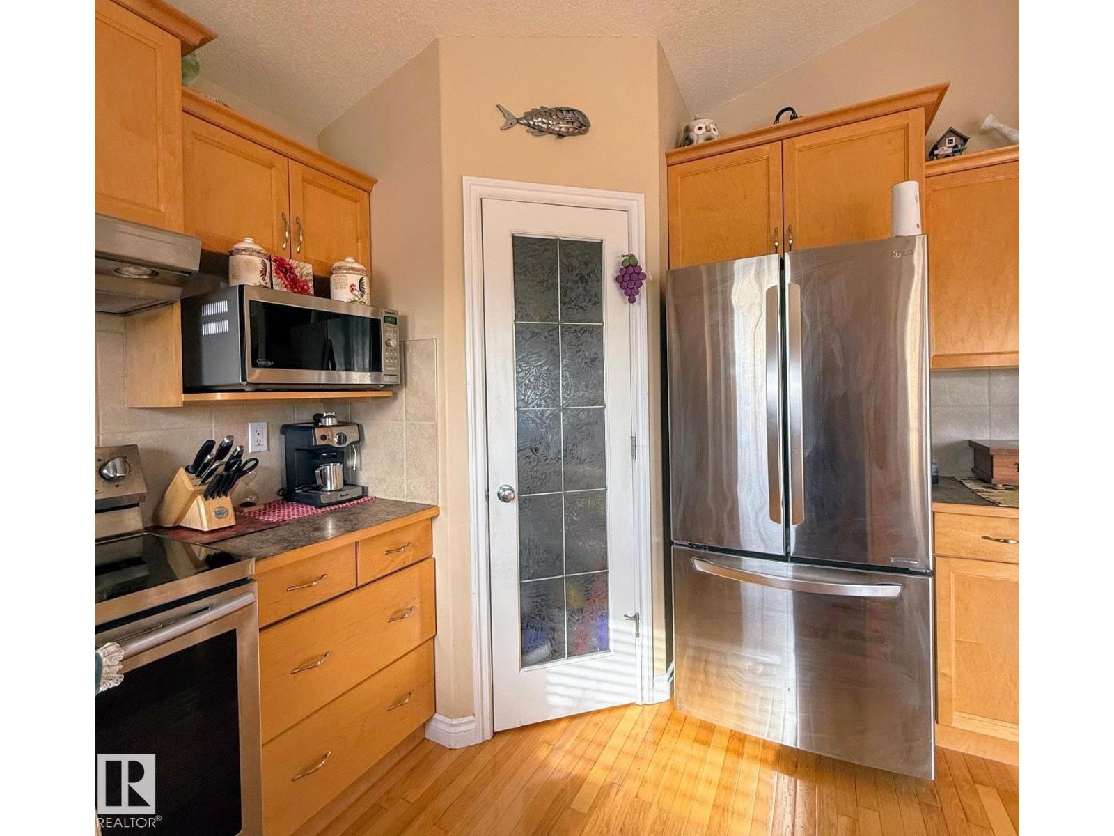 Photo 10 of 16832 79 St Nw, Edmonton AB