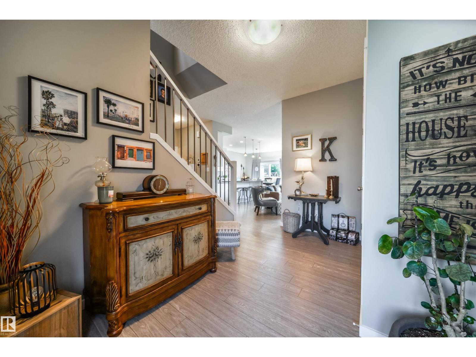Photo 3 of 17107 81 St Nw, Edmonton AB