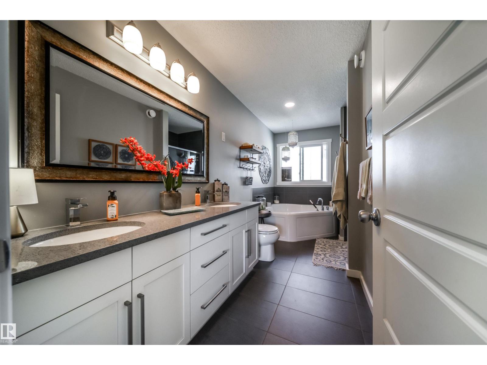 Photo 32 of 17107 81 St Nw, Edmonton AB
