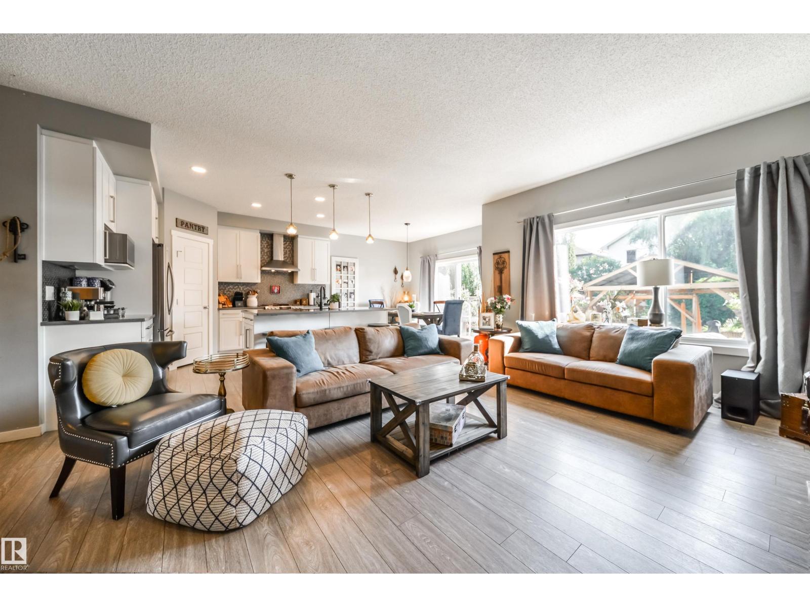 Photo 7 of 17107 81 St Nw, Edmonton AB