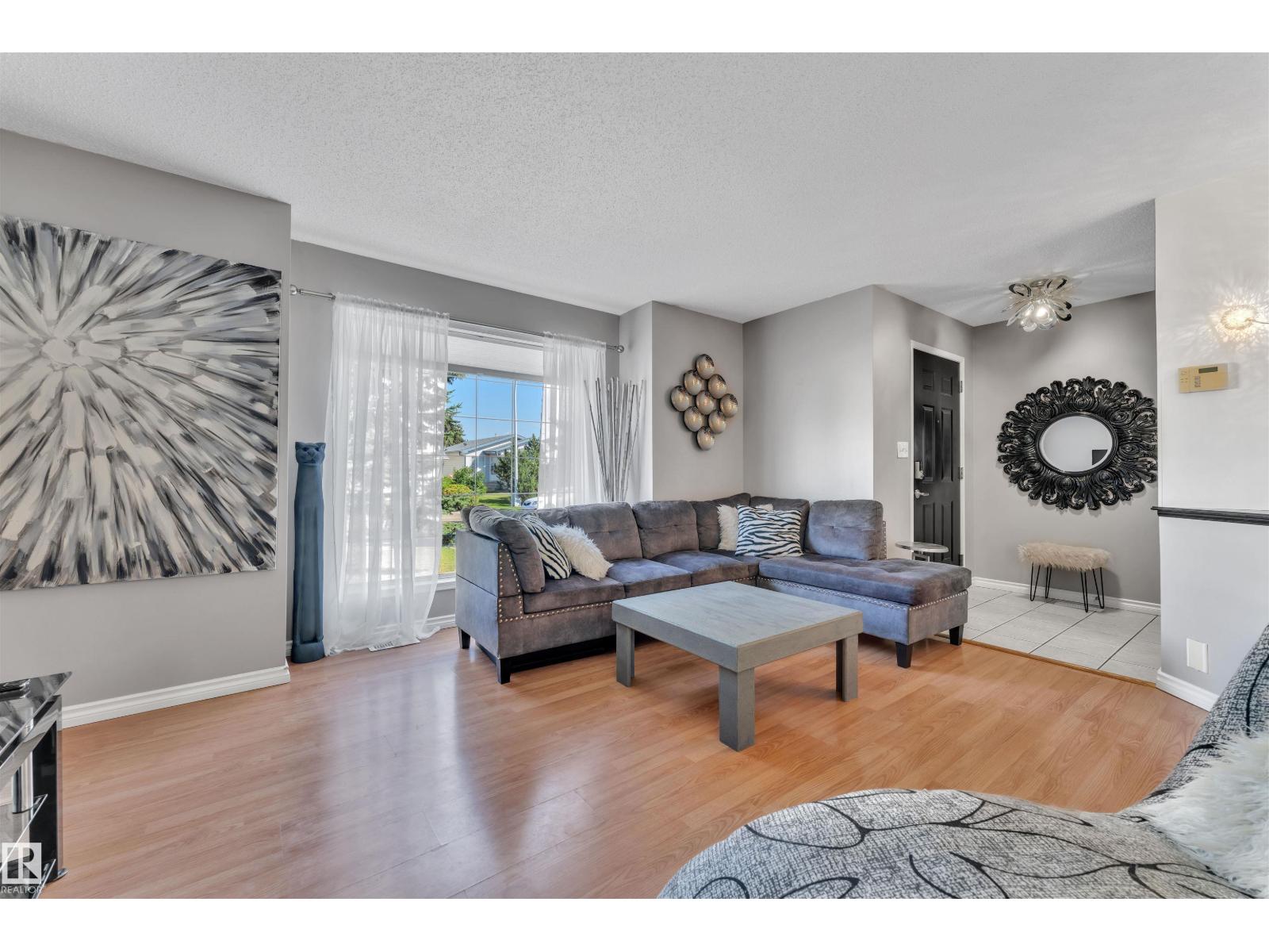 Photo 8 of 15024 128 St Nw, Edmonton AB