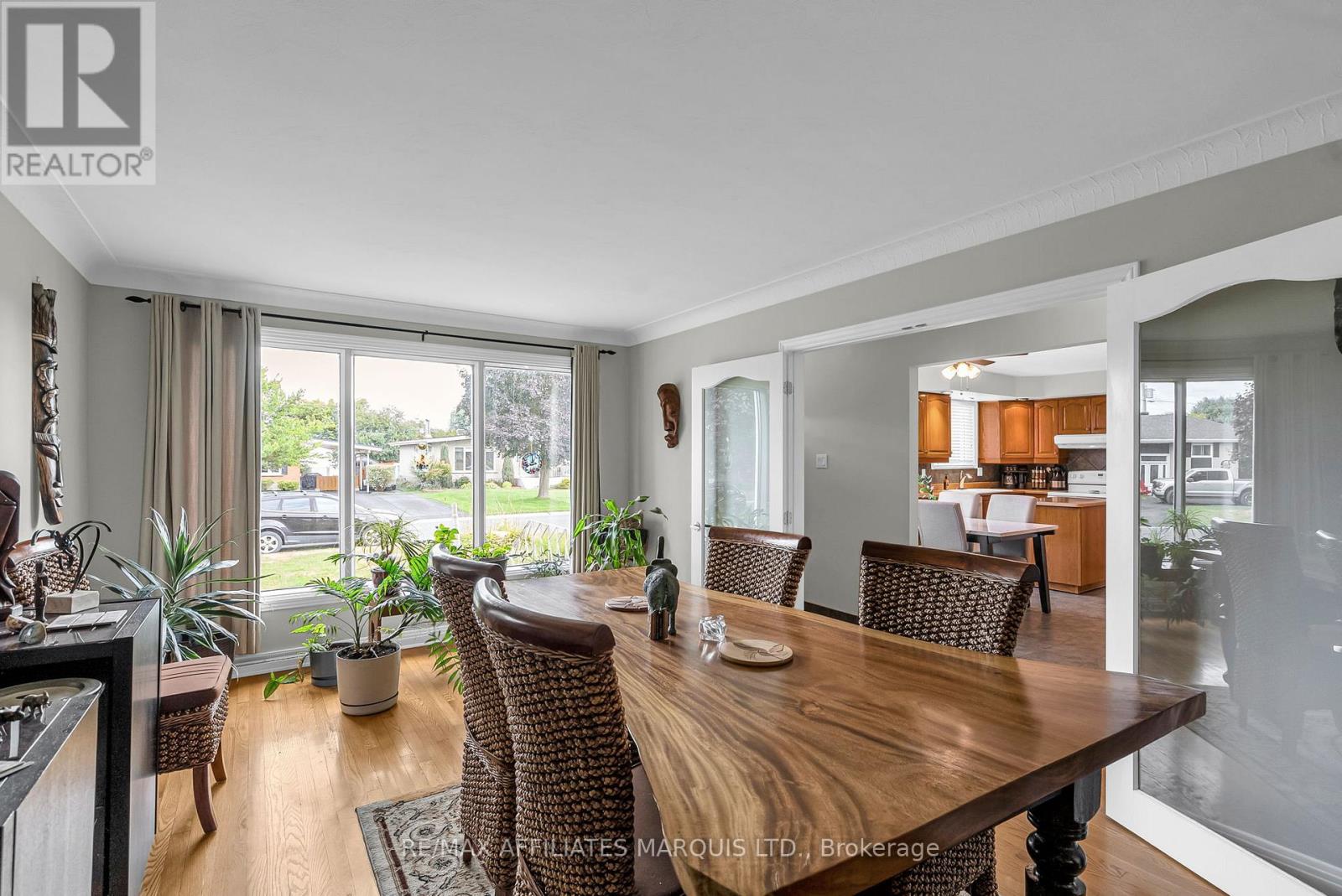 Photo 11 of 417 Beach Avenue, Cornwall ON