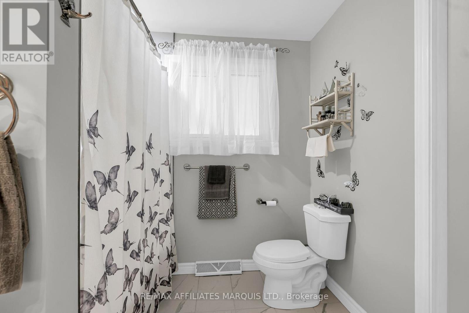 Photo 17 of 417 Beach Avenue, Cornwall ON