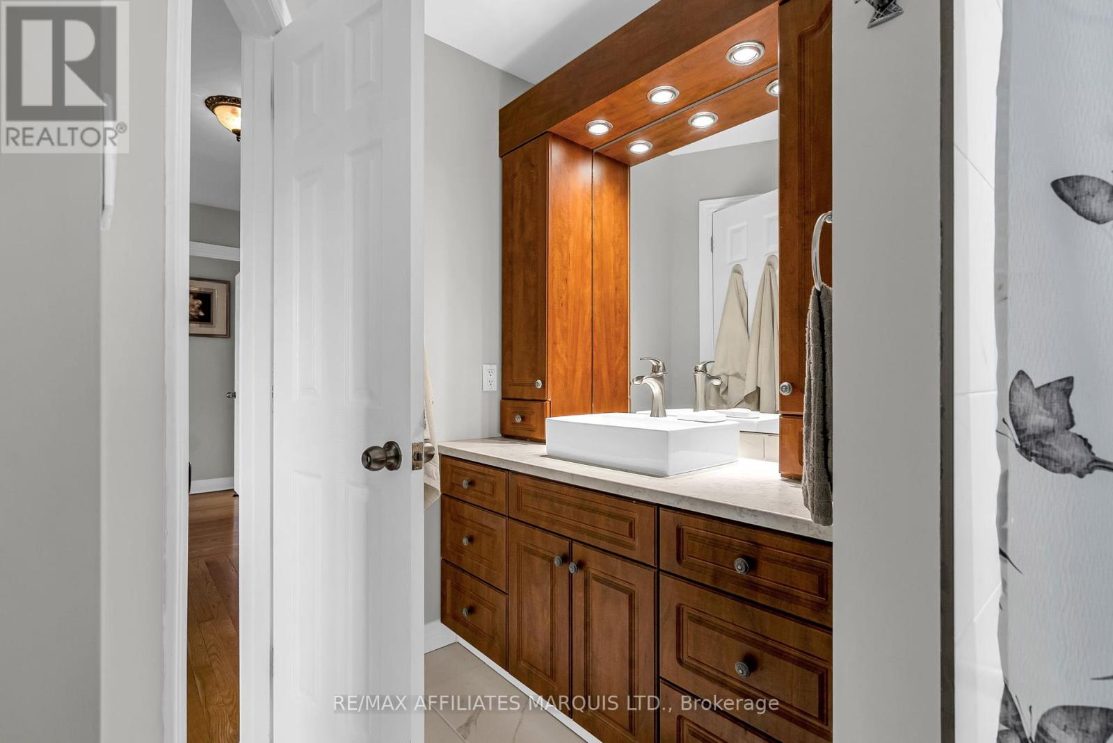 Photo 18 of 417 Beach Avenue, Cornwall ON