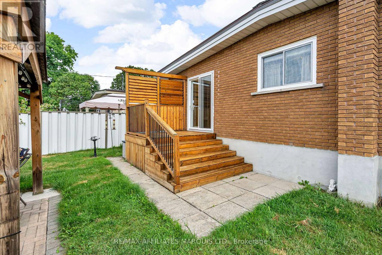 Photo 33 of 417 Beach Avenue, Cornwall ON
