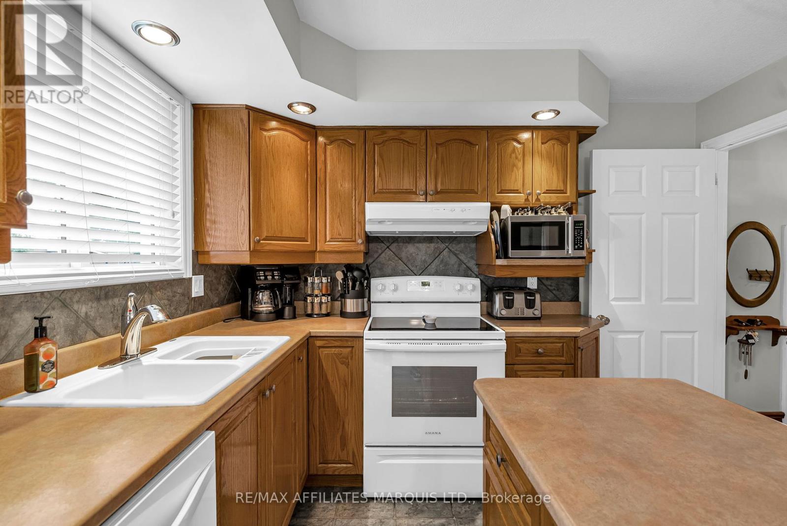 Photo 6 of 417 Beach Avenue, Cornwall ON