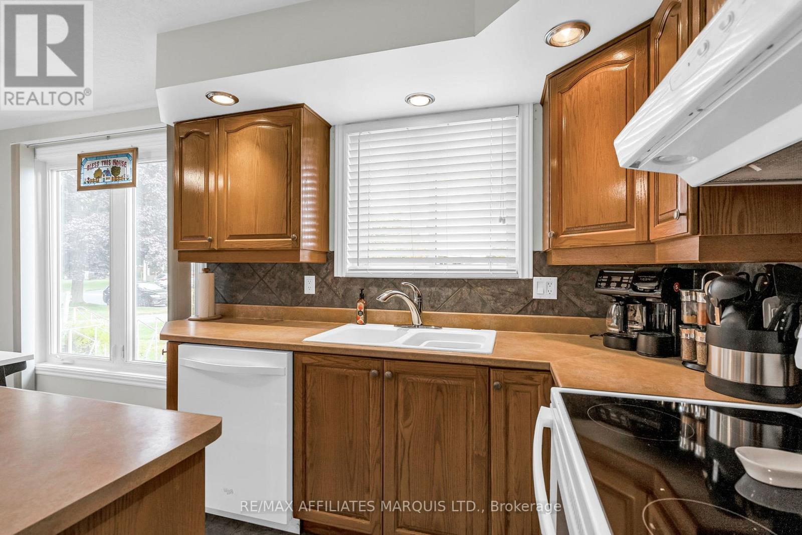 Photo 7 of 417 Beach Avenue, Cornwall ON