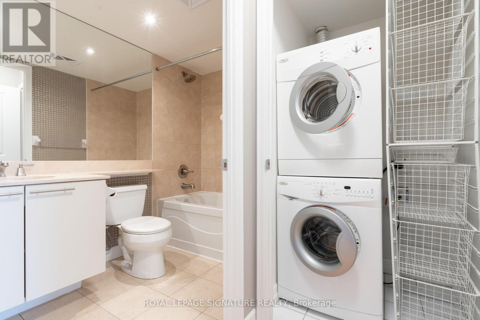 Photo 12 of 1208 900 Mount Pleasant Road, Toronto ON