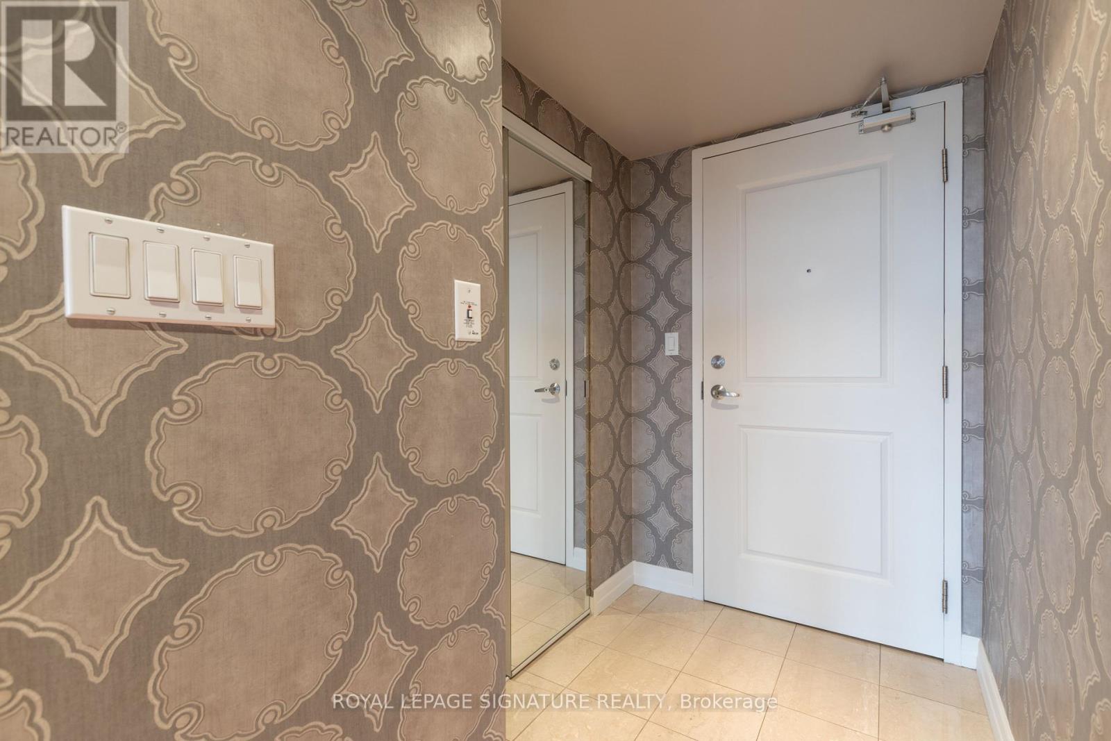 Photo 13 of 1208 900 Mount Pleasant Road, Toronto ON