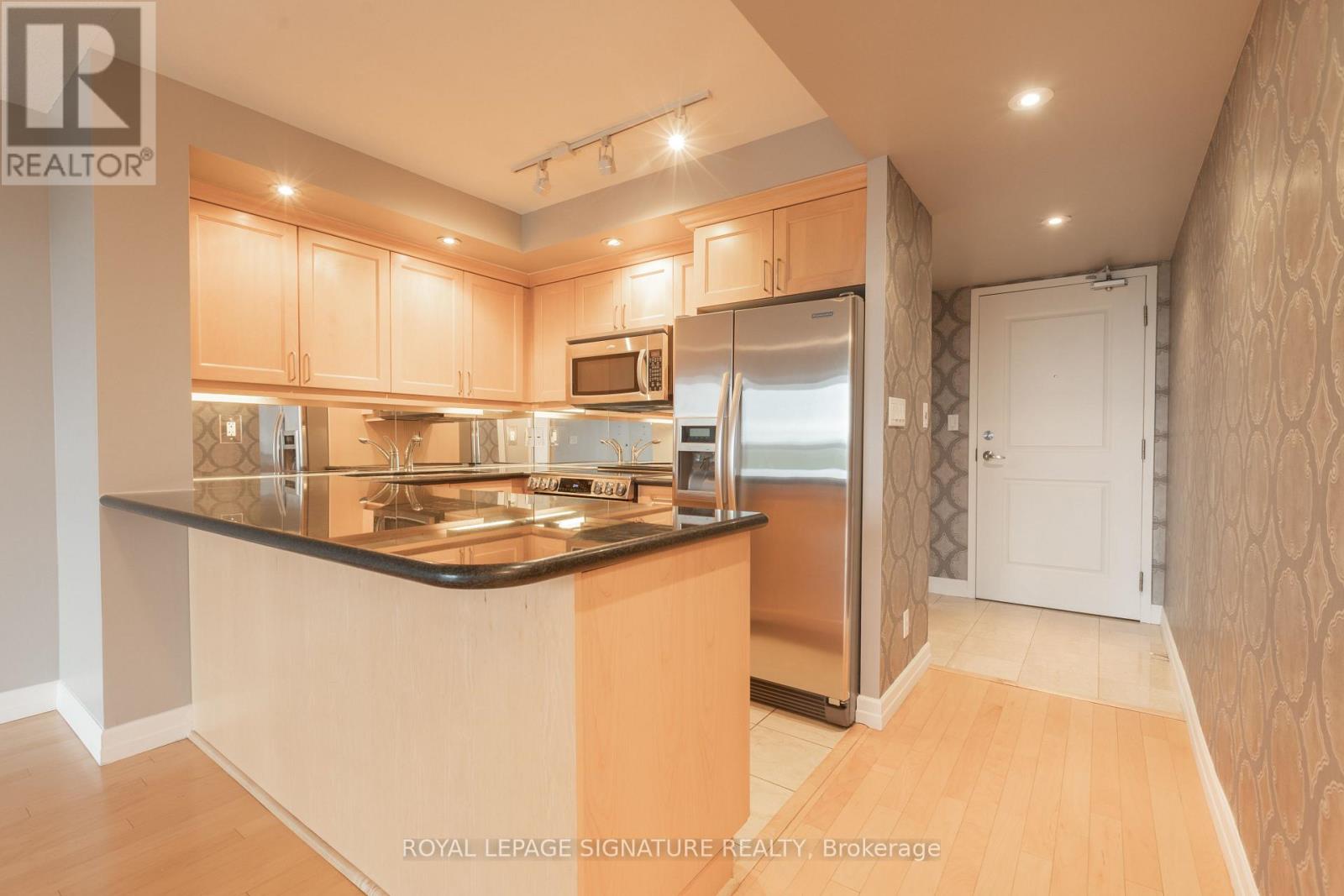Photo 2 of 1208 900 Mount Pleasant Road, Toronto ON