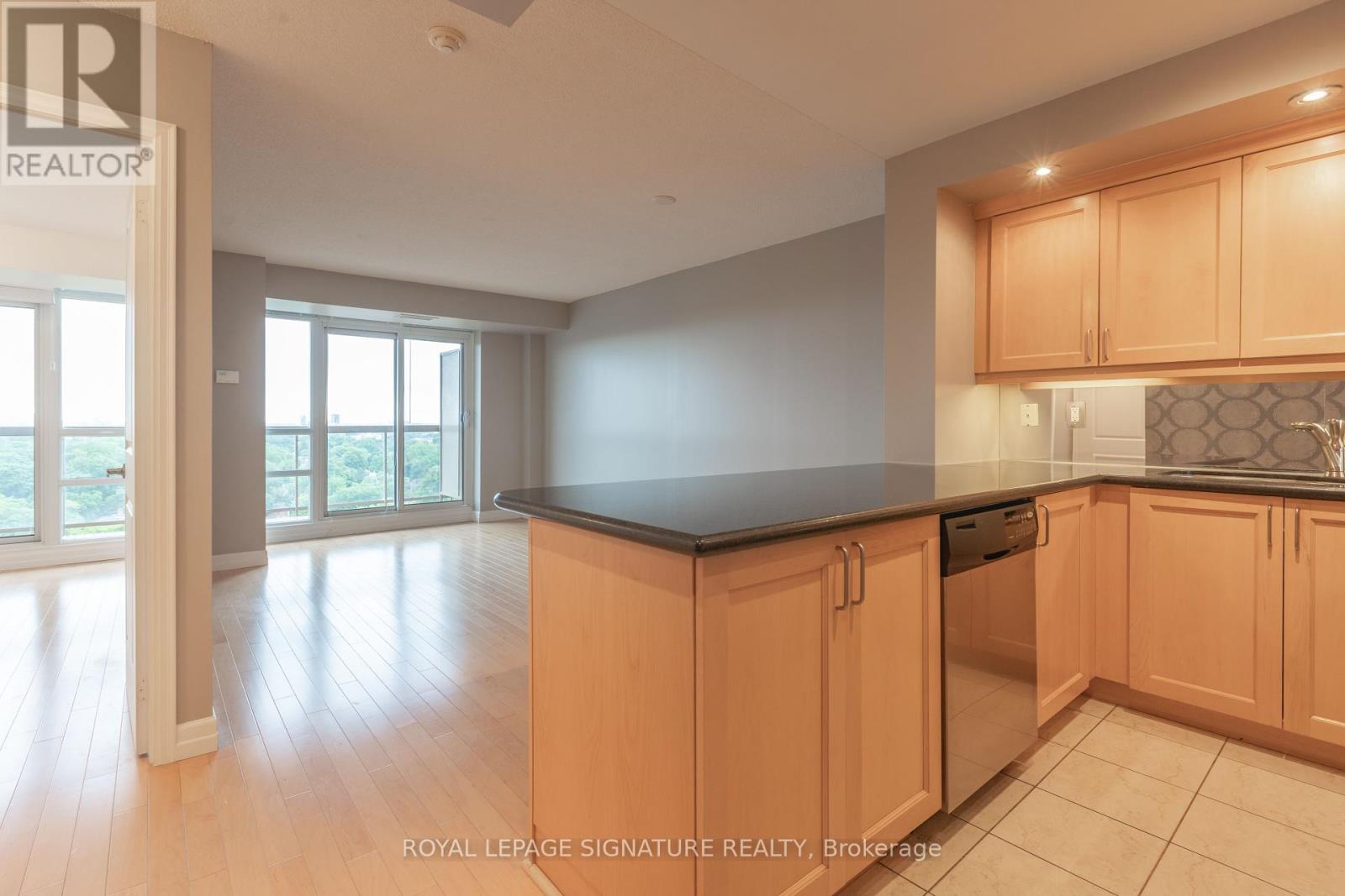 Photo 3 of 1208 900 Mount Pleasant Road, Toronto ON