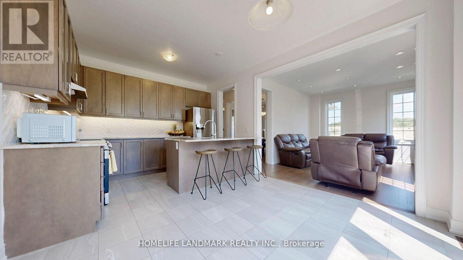Photo 10 of 199 Seaview Heights, East Gwillimbury ON