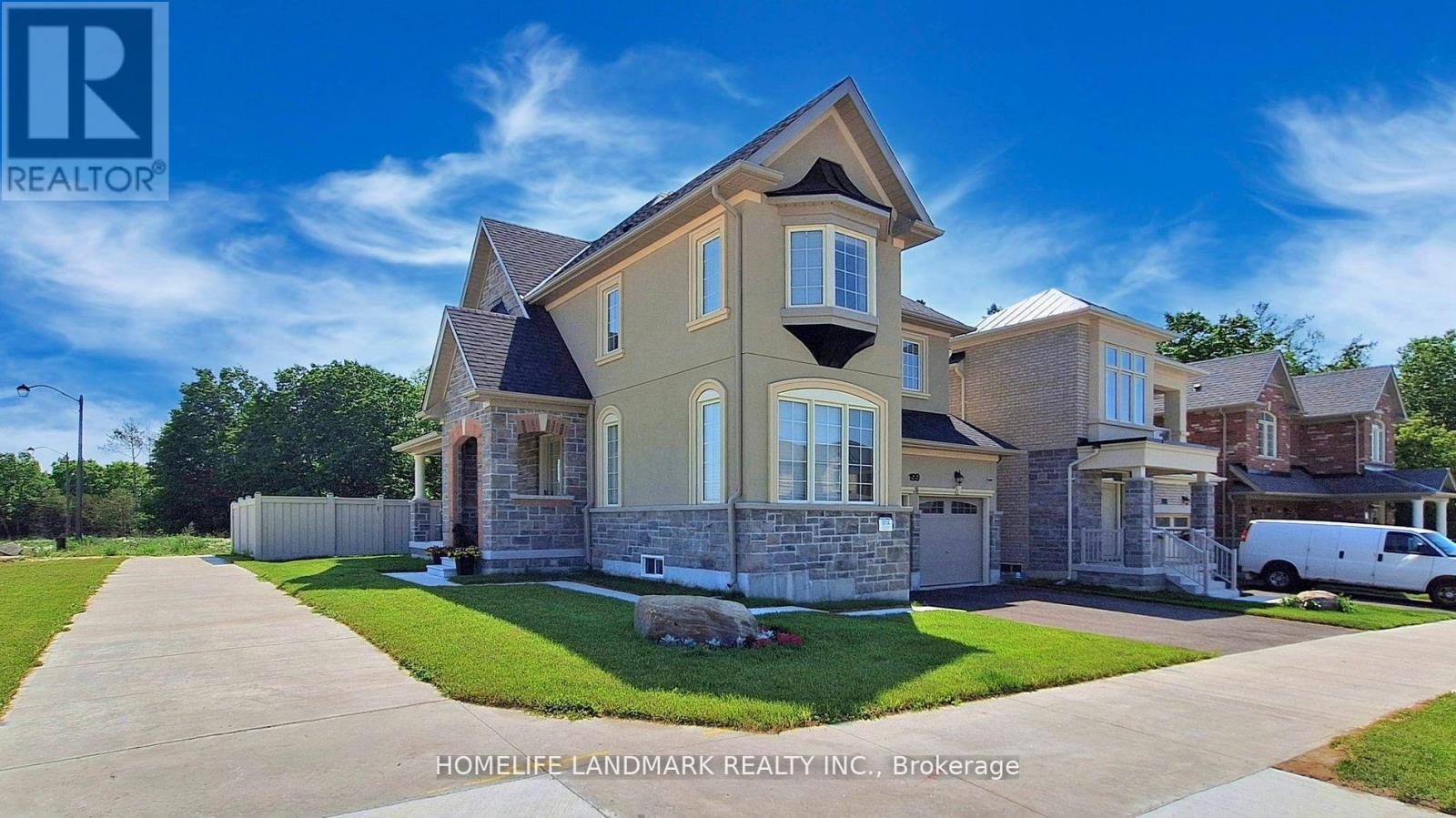 Photo 3 of 199 Seaview Heights, East Gwillimbury ON