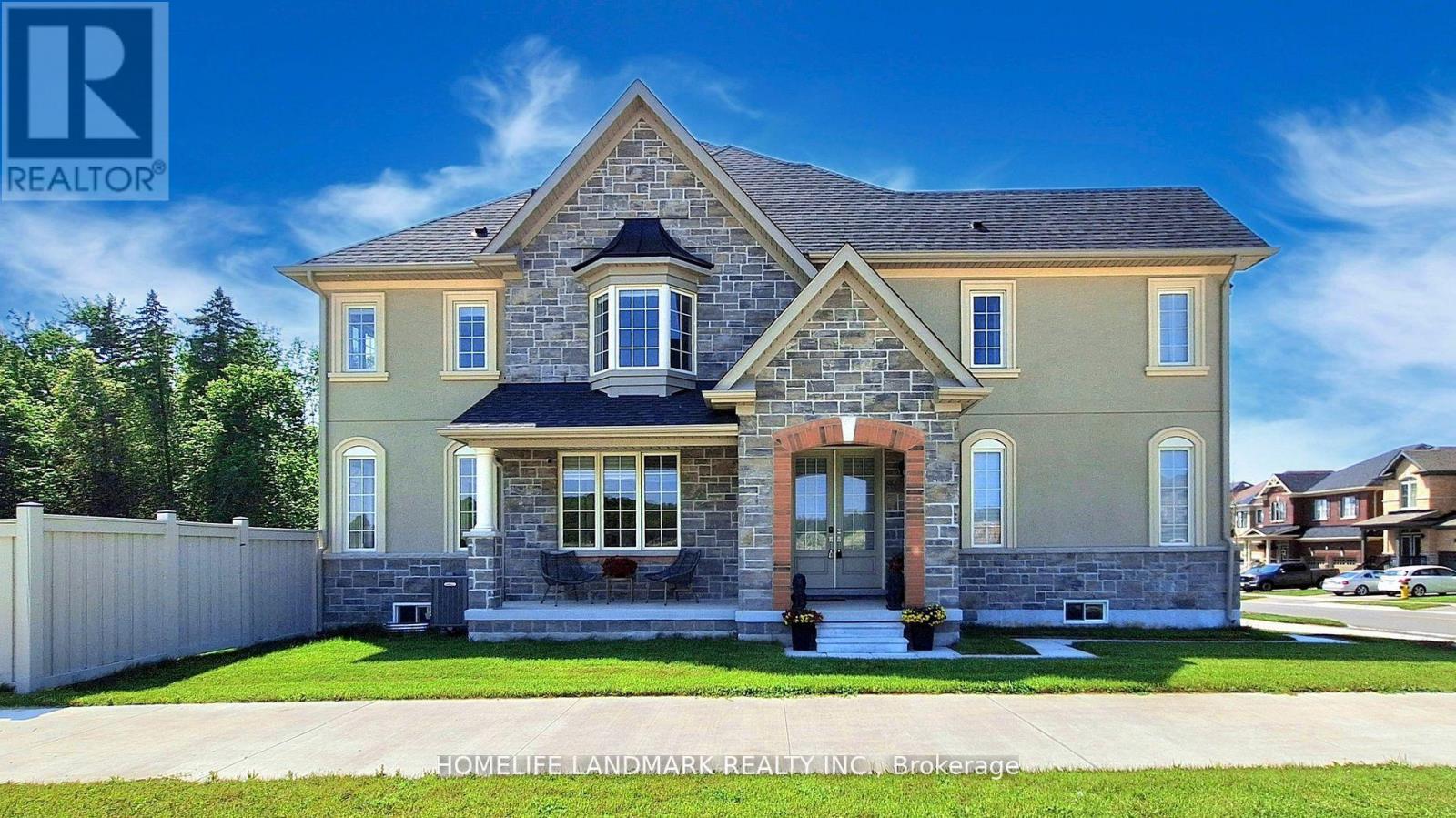 Photo 4 of 199 Seaview Heights, East Gwillimbury ON
