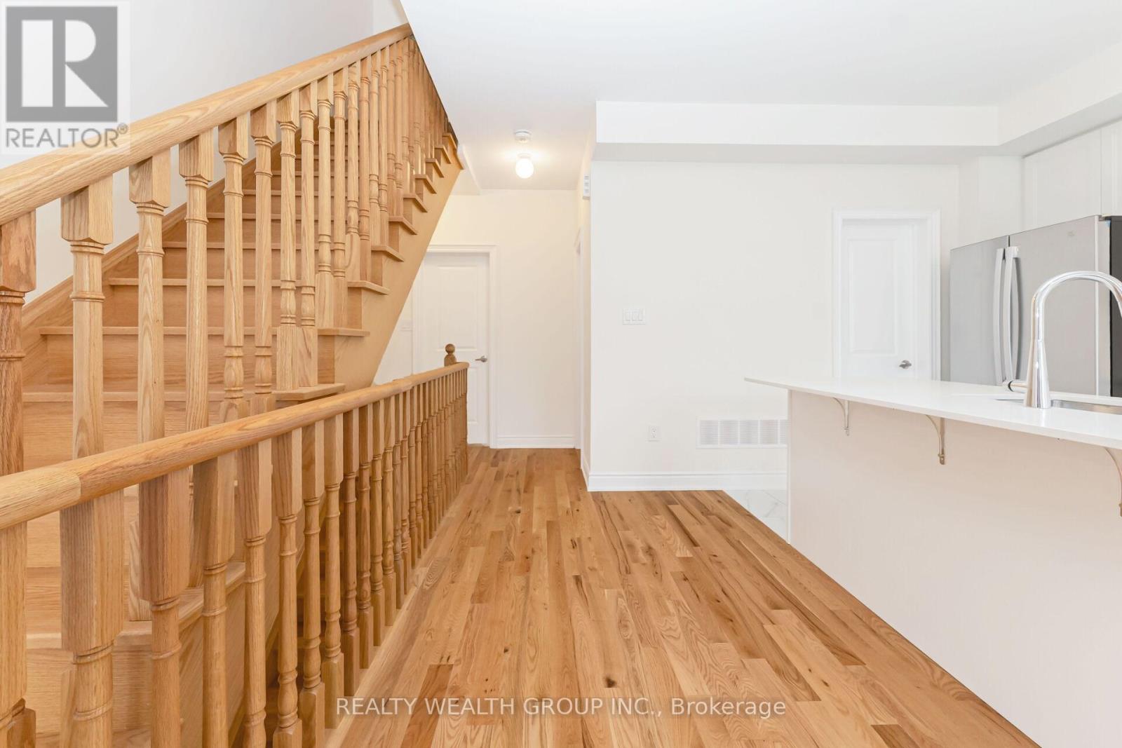 Photo 11 of 221 Tennant Circle, Vaughan ON
