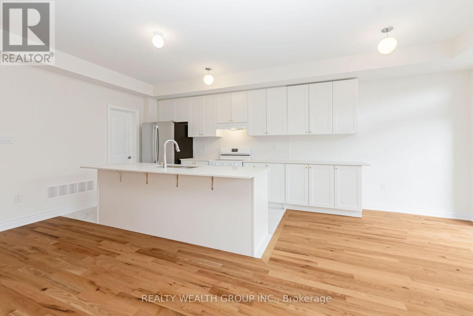 Photo 13 of 221 Tennant Circle, Vaughan ON