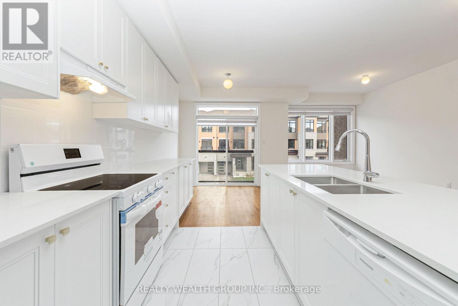 Photo 17 of 221 Tennant Circle, Vaughan ON