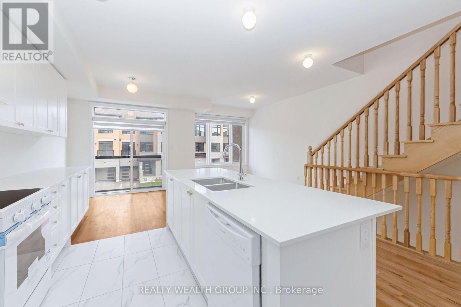 Photo 18 of 221 Tennant Circle, Vaughan ON